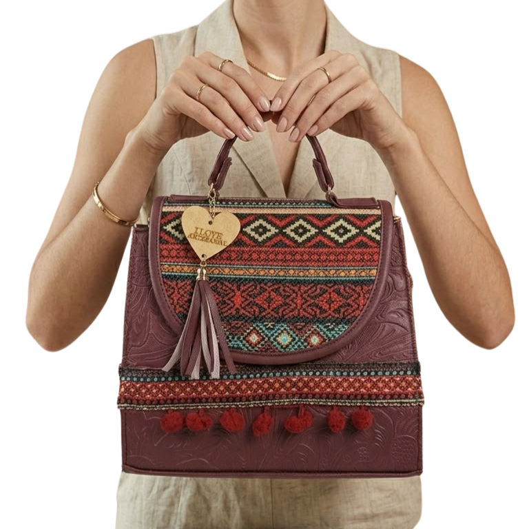 Mochila y Bolso de Mano Artesanal Color Vino con Bordado Geométrico Étnico