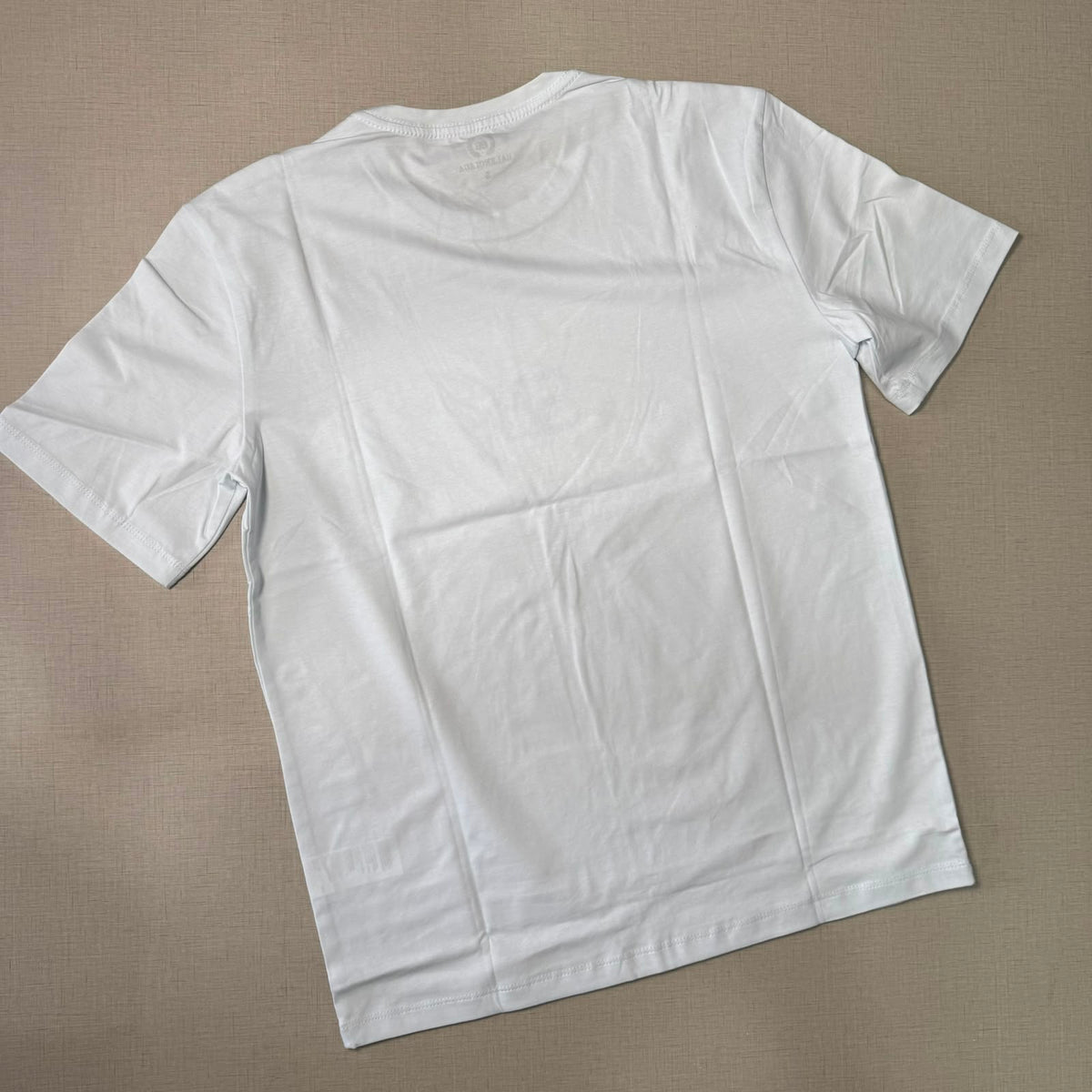 Playera Casual Cuello Redondo Blanca con Logo Gráfico - Talla S | Ropa de Caballero